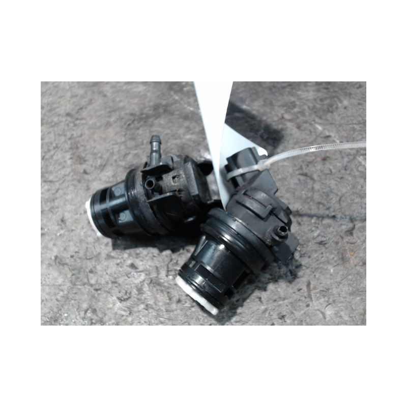POMPE LAVE-GLACE AVANT LEXUS CT200H