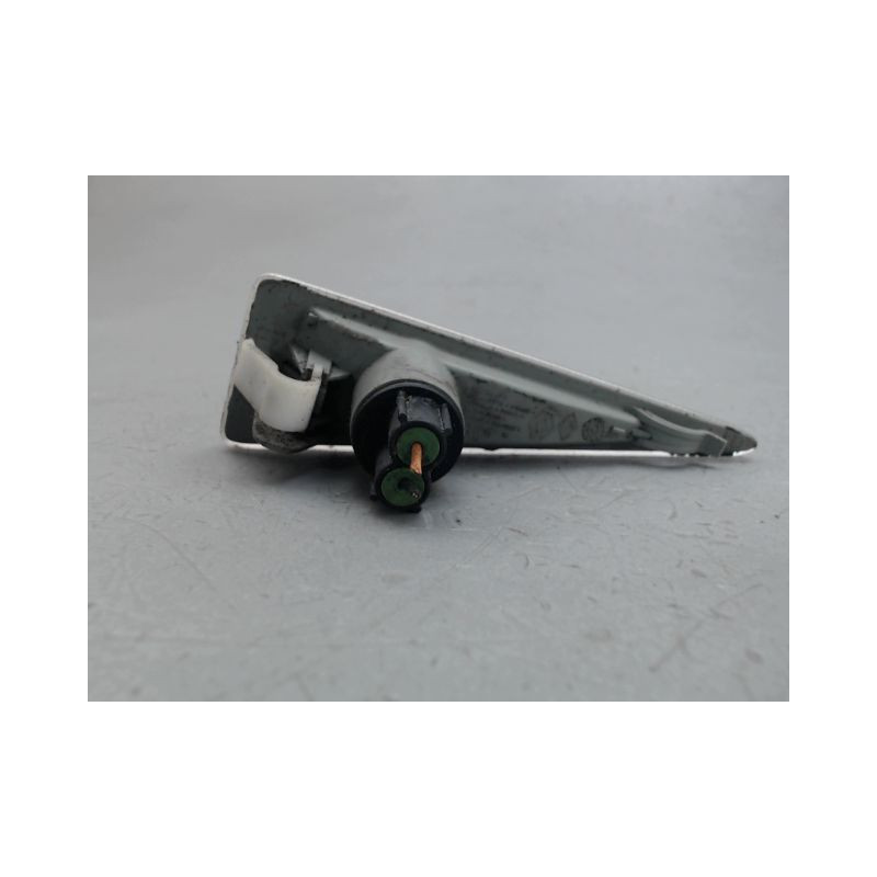 REPETITEUR AILE GAUCHE RENAULT MEGANE