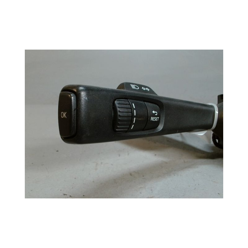 COMMANDE CLIGNOTANT VOLVO V40