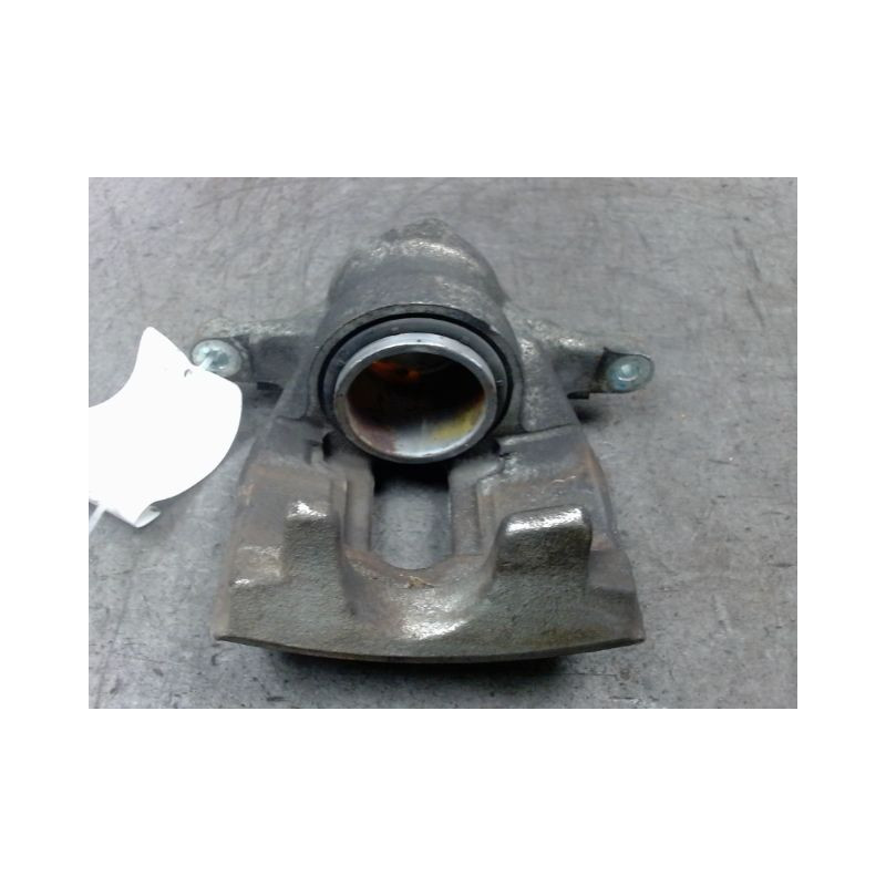 ETRIER DE FREIN AVANT DROIT TOYOTA AURIS 2010-
