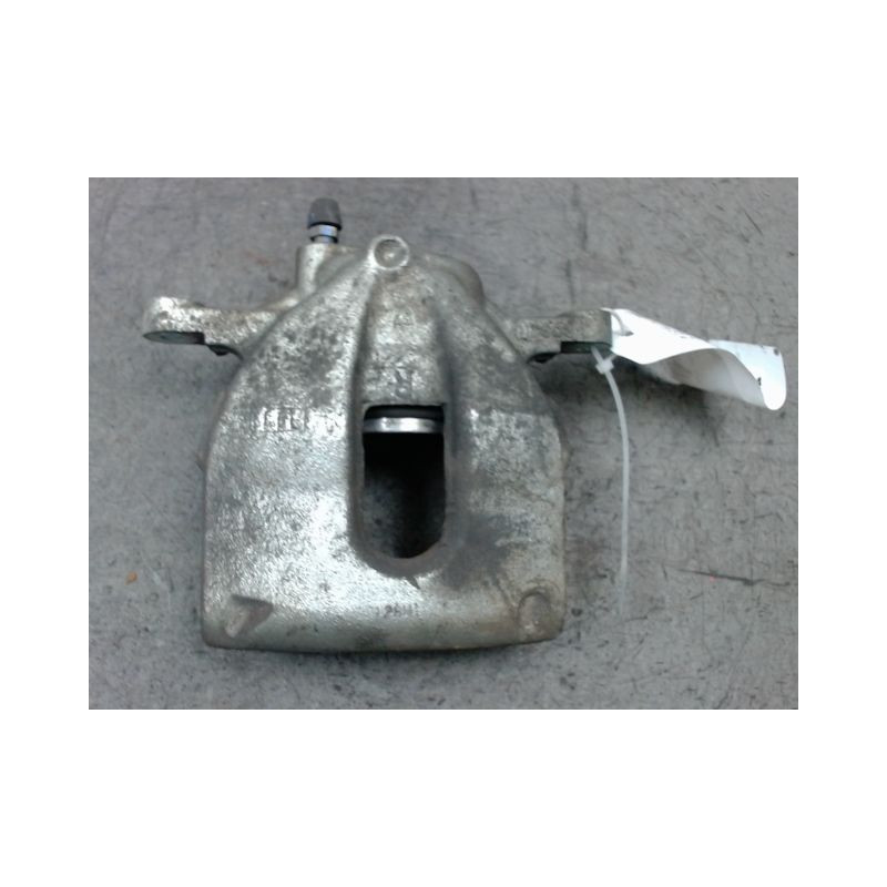 ETRIER DE FREIN AVANT DROIT TOYOTA AURIS 2010-