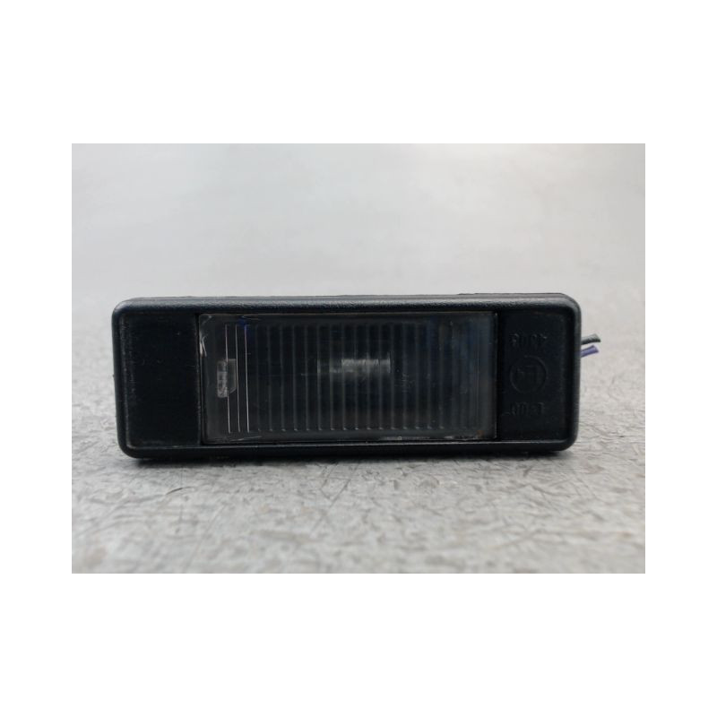 ECLAIREUR PLAQUE DE POLICE DROIT NISSAN NV200