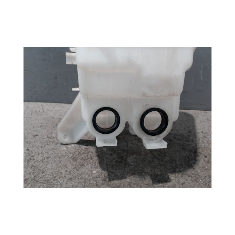 RESERVOIR LAVE-GLACE AVANT TOYOTA YARIS 2003-