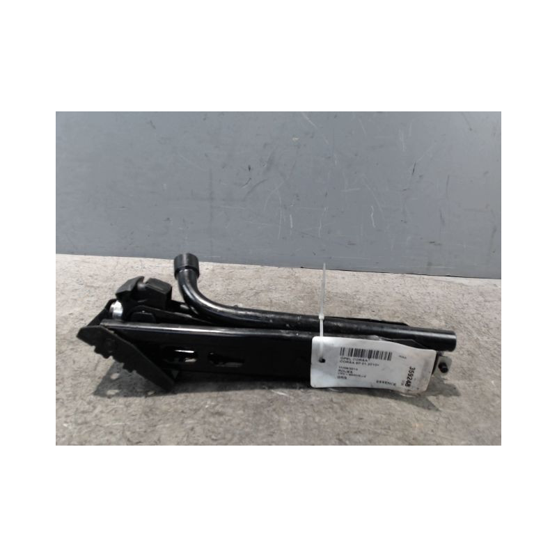 CRIC + MANIVELLE OPEL CORSA 2010-