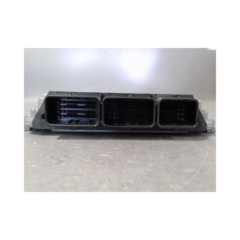 CALCULATEUR MOTEUR RENAULT TRAFIC