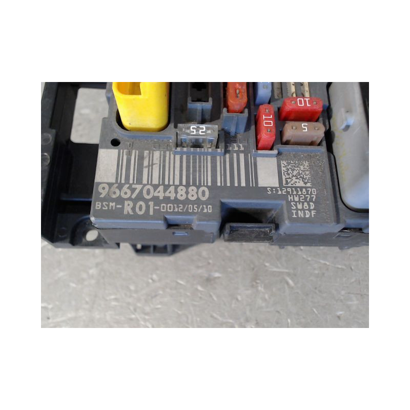 BOITE A FUSIBLES CITROEN C4