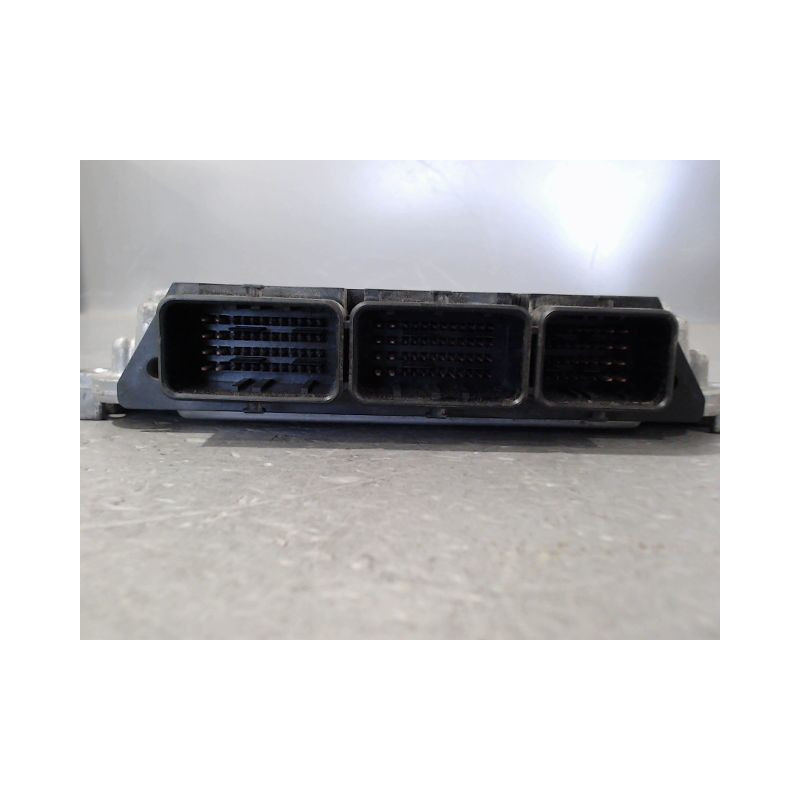 CALCULATEUR MOTEUR RENAULT TRAFIC