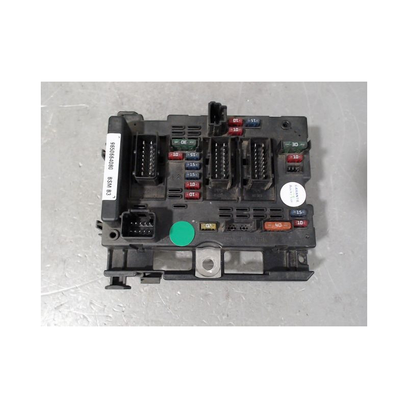 BOITE A FUSIBLES PEUGEOT 307