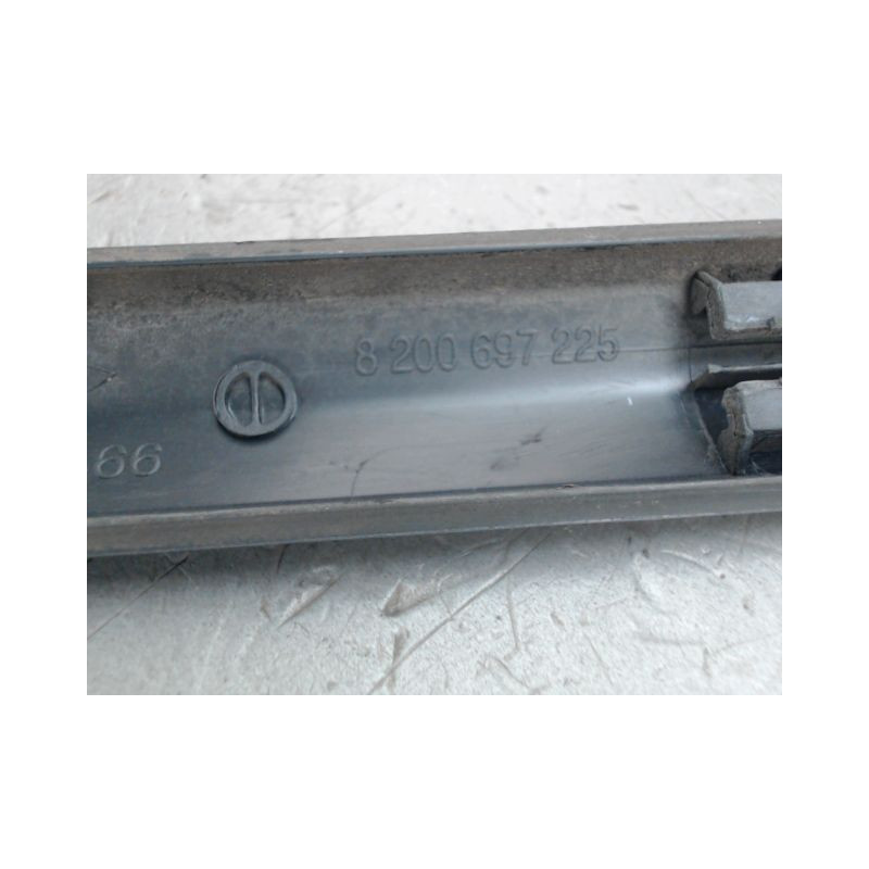 PROTECTION PORTE AVANT DROIT DACIA LOGAN