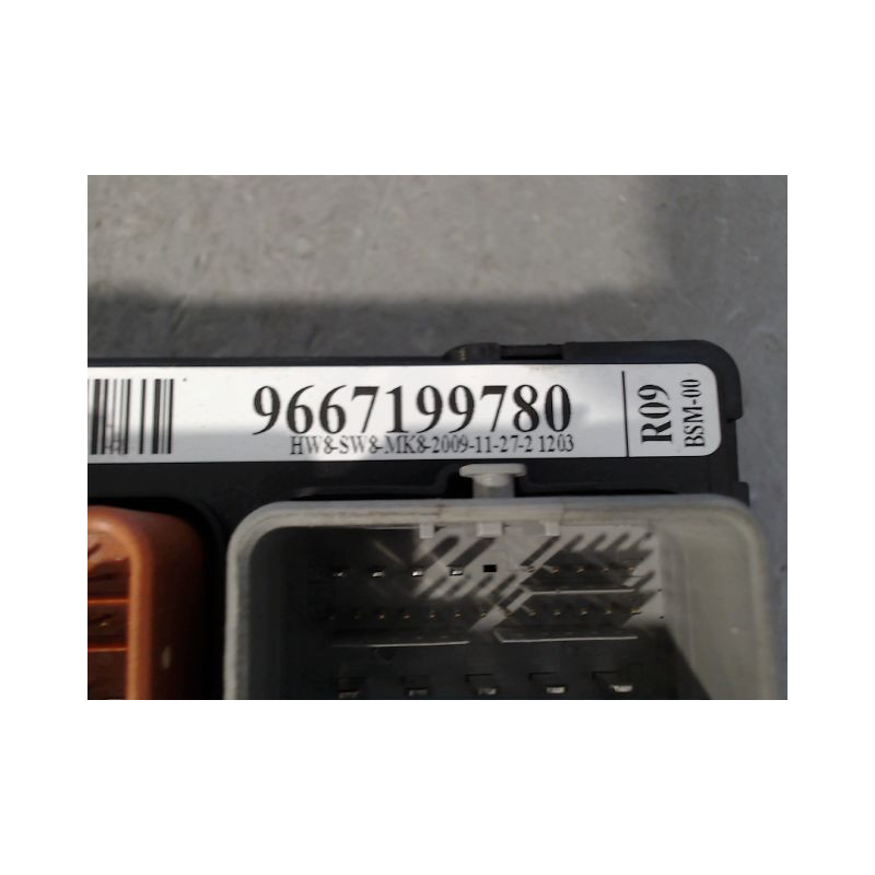 BOITE A FUSIBLES PEUGEOT 207