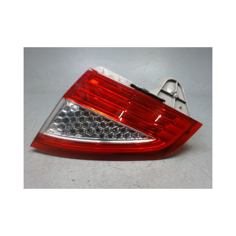 FEU ARRIERE INTERIEUR DROIT FORD MONDEO 2007-