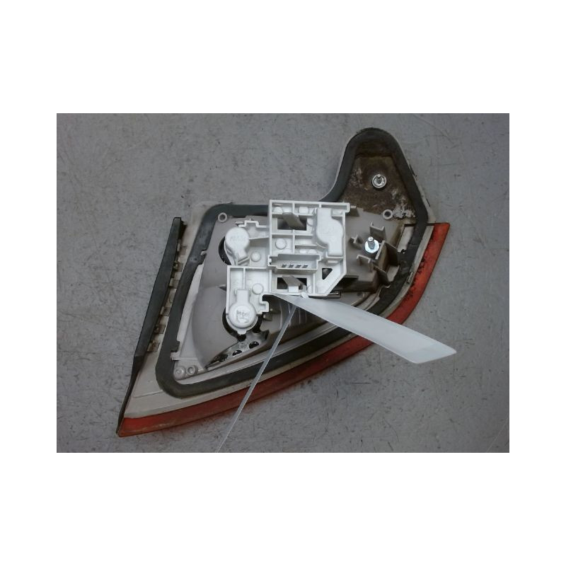 FEU ARRIERE INTERIEUR GAUCHE FORD MONDEO 2007-