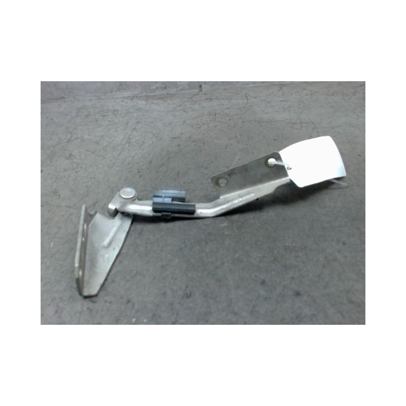 COMPAS GAUCHE CAPOT FORD FOCUS 98-04