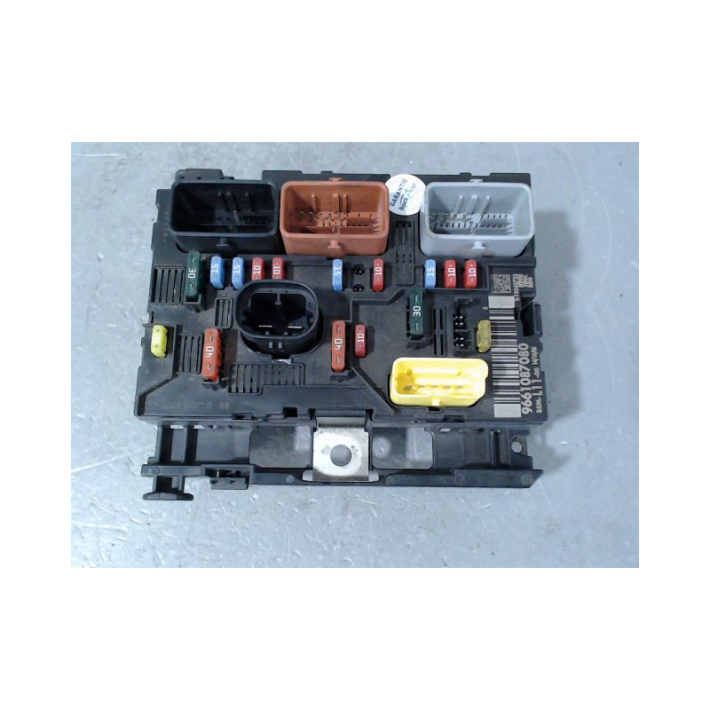 BOITE A FUSIBLES PEUGEOT 307