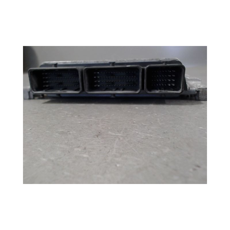 CALCULATEUR MOTEUR RENAULT MASTER RT