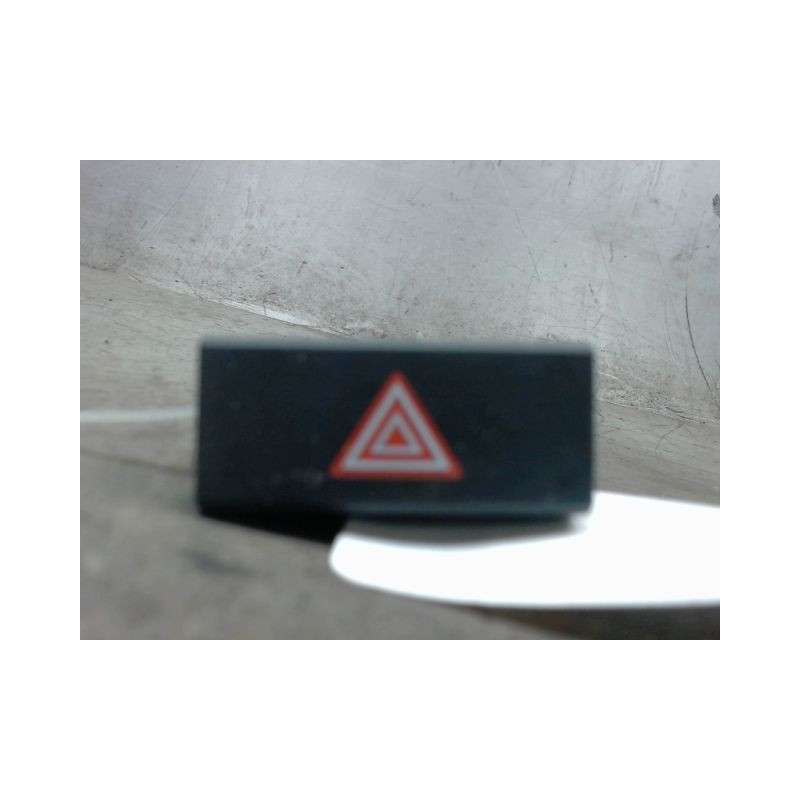 BOUTON DE WARNING HYUNDAI I10