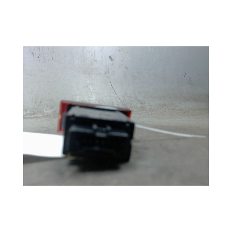BOUTON DE WARNING HYUNDAI I10