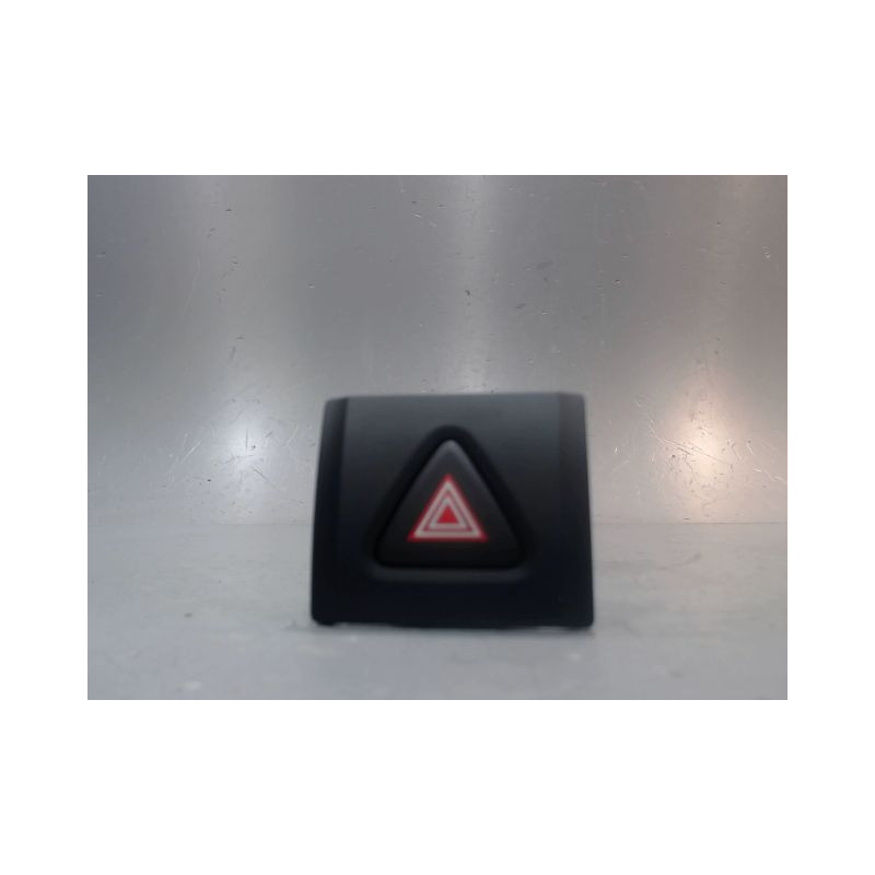 BOUTON DE WARNING HYUNDAI KONA