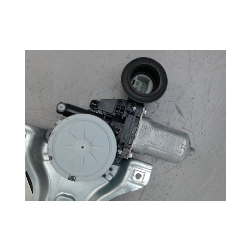 MECANISME LEVE-GLACE AVANT DROIT TOYOTA YARIS