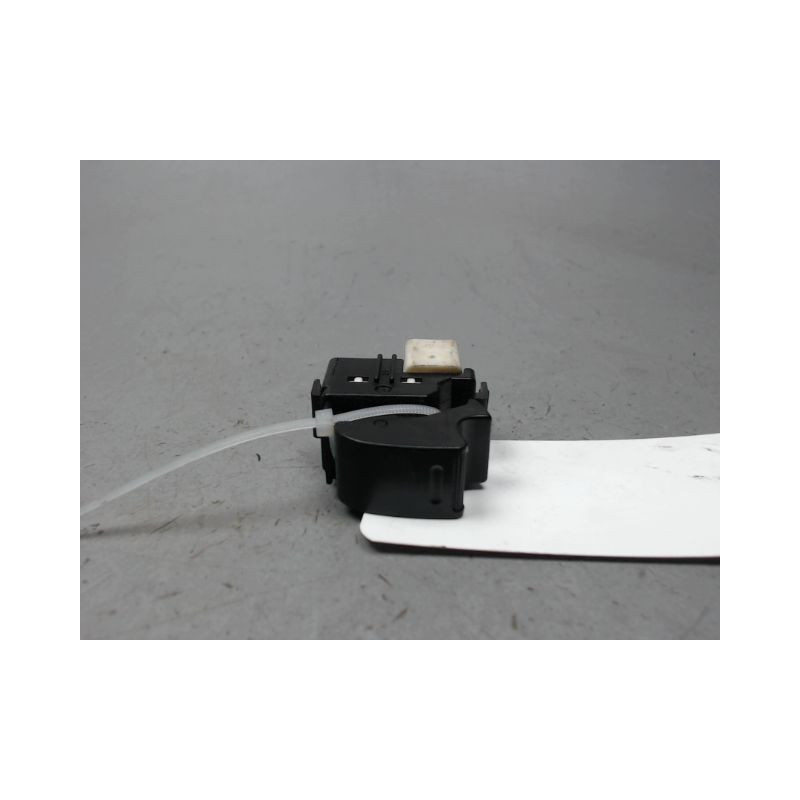 COMMANDE LEVE-GLACE PORTE AVD TOYOTA YARIS