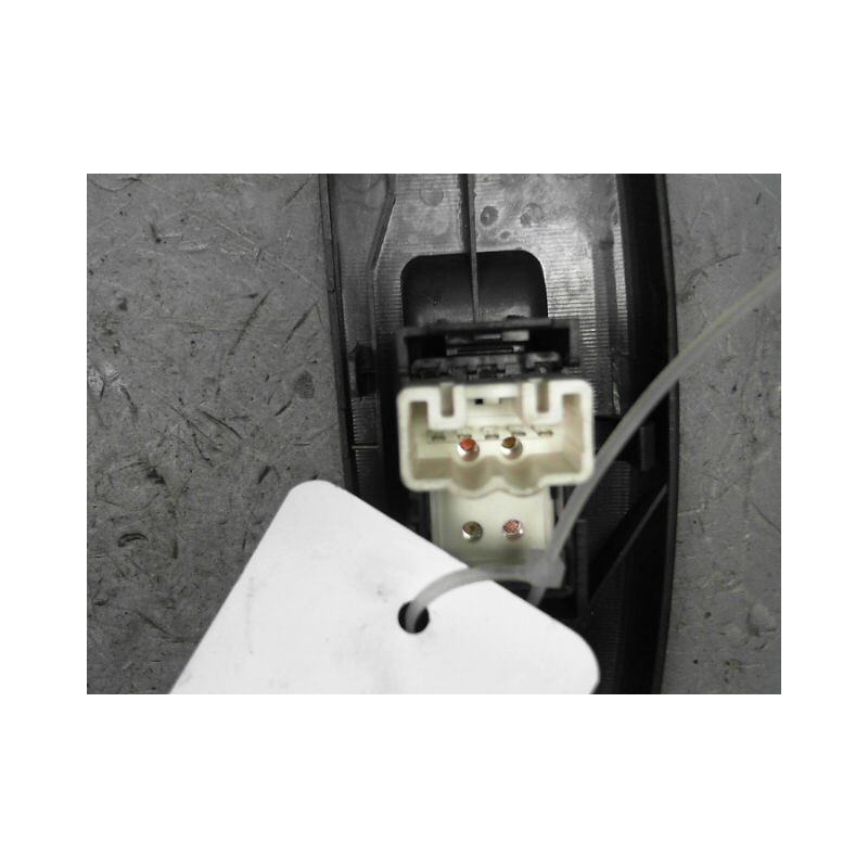 COMMANDE LEVE-GLACE PORTE AVD TOYOTA YARIS