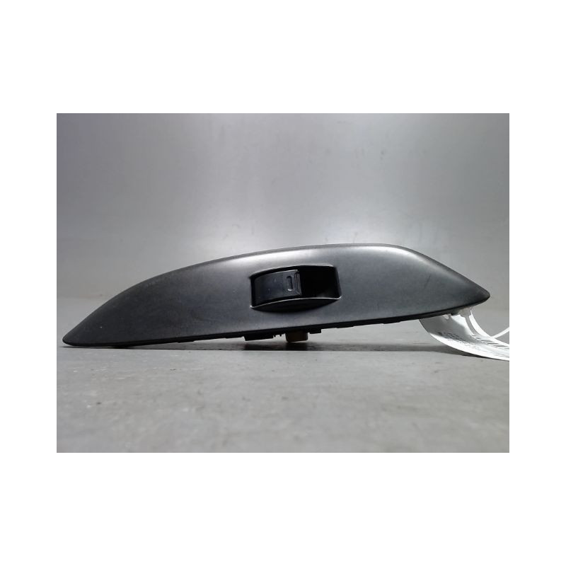 COMMANDE LEVE-GLACE PORTE AVD TOYOTA YARIS