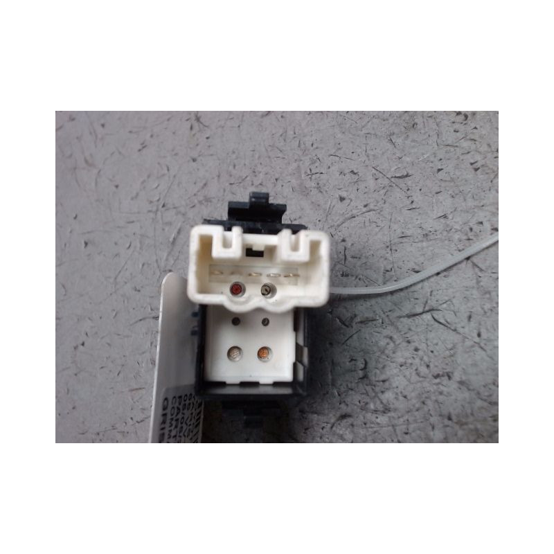 COMMANDE LEVE-GLACE PORTE AVD TOYOTA YARIS 2003-