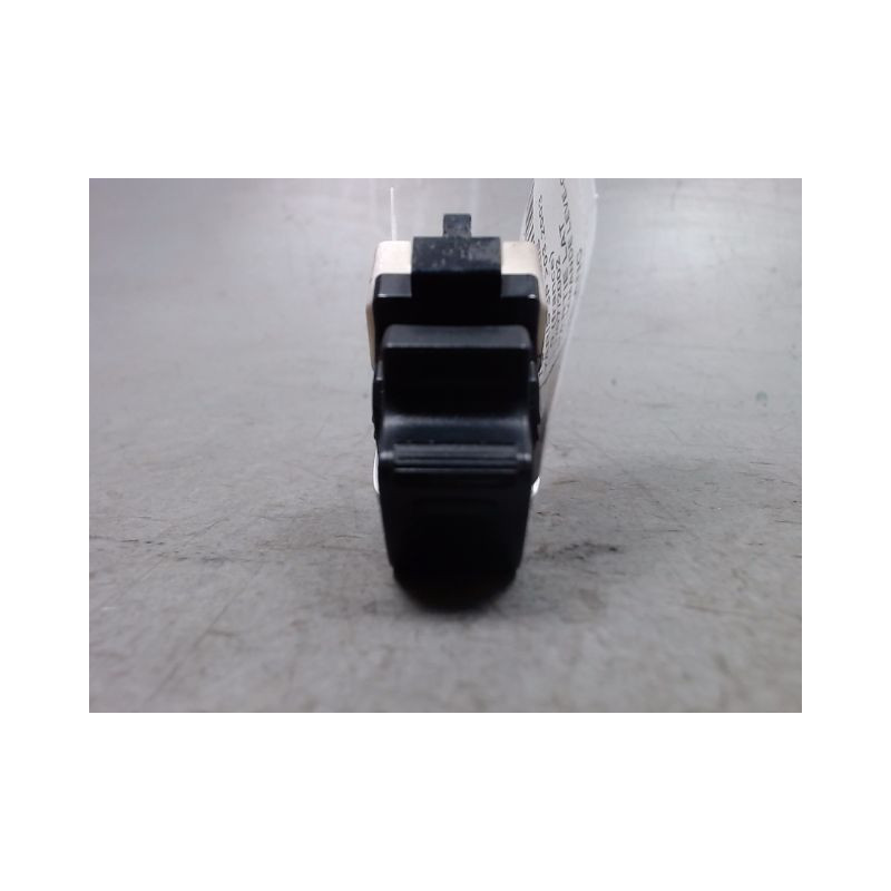 COMMANDE LEVE-GLACE PORTE AVD TOYOTA YARIS -2003
