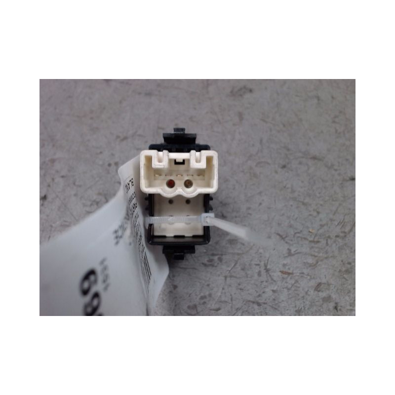 COMMANDE LEVE-GLACE PORTE AVD TOYOTA YARIS -2003