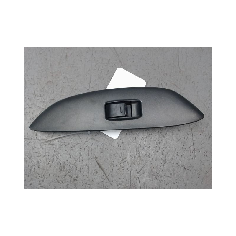 COMMANDE LEVE-GLACE PORTE AVD TOYOTA YARIS -2003