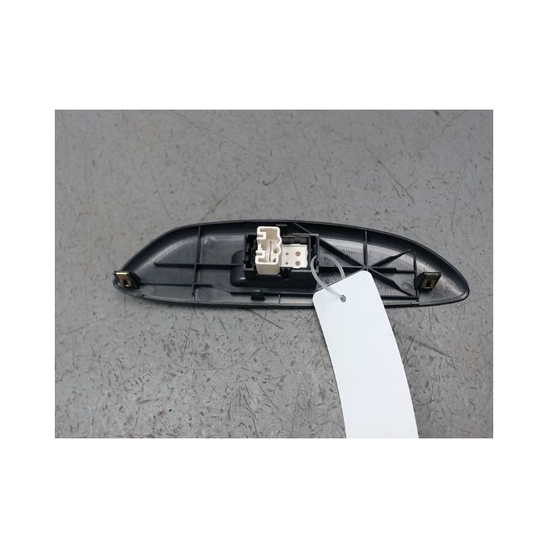 COMMANDE LEVE-GLACE PORTE AVD TOYOTA YARIS -2003