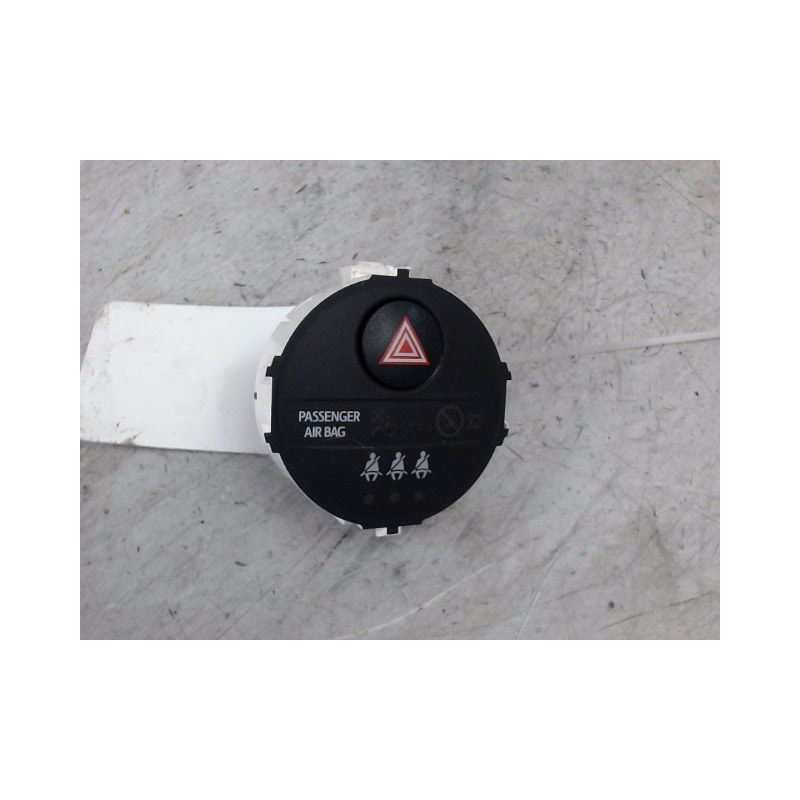 BOUTON DE WARNING TOYOTA YARIS 2005-