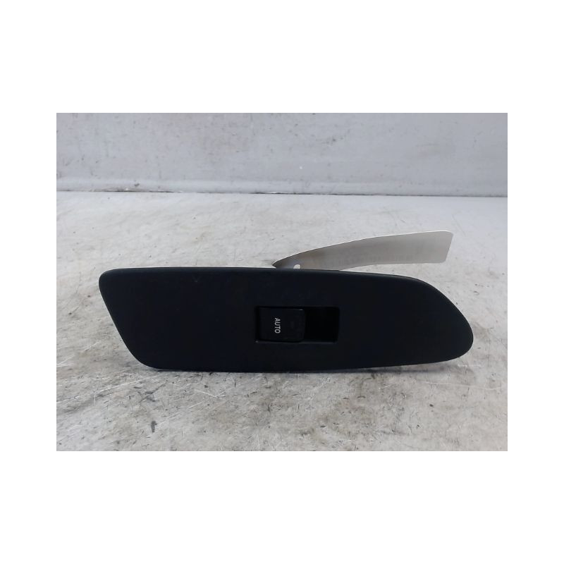 COMMANDE LEVE-GLACE PORTE AVD TOYOTA AURIS 2010-
