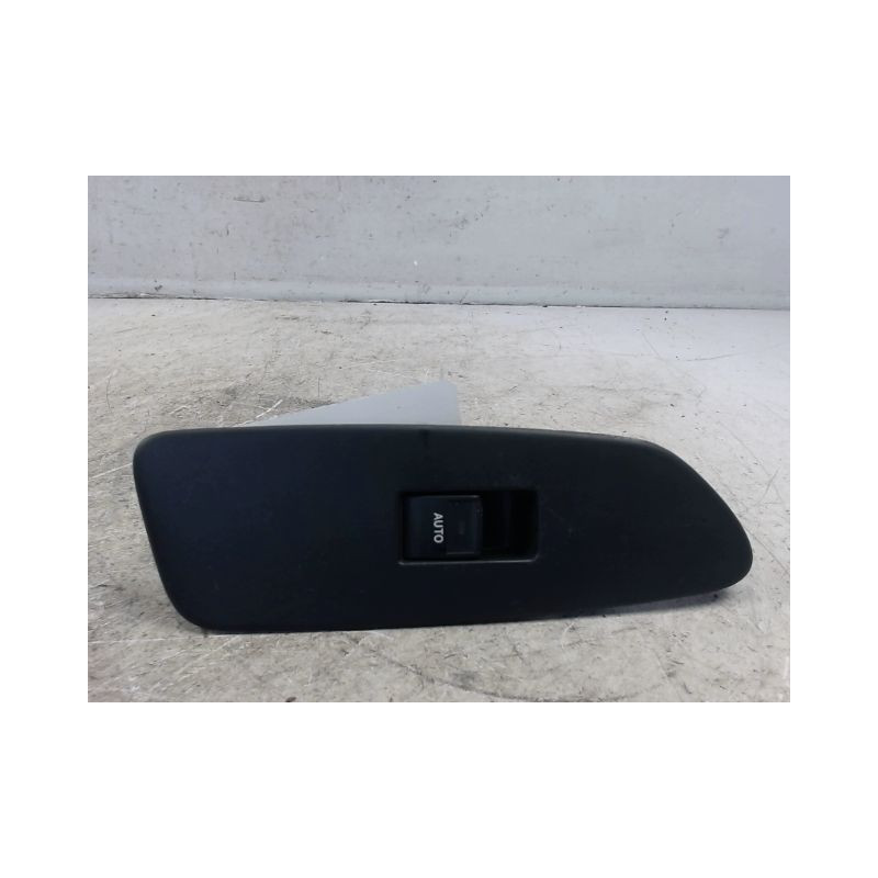 COMMANDE LEVE-GLACE PORTE AVD TOYOTA AURIS 2010-