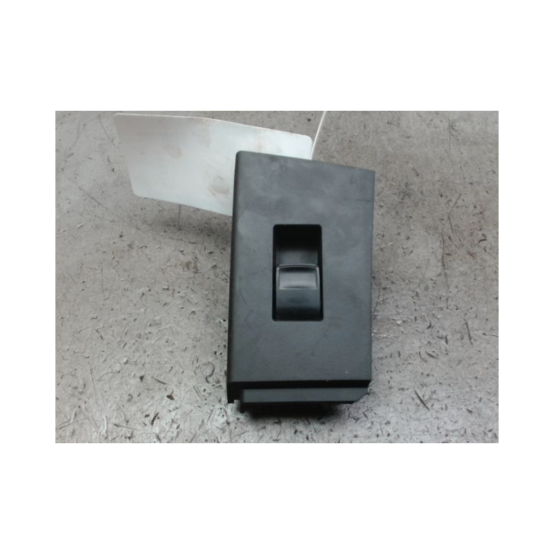COMMANDE LEVE-GLACE PORTE ARD TOYOTA AURIS