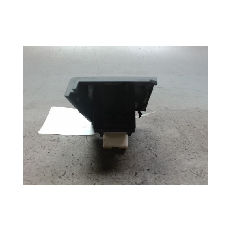 COMMANDE LEVE-GLACE PORTE ARD TOYOTA AURIS