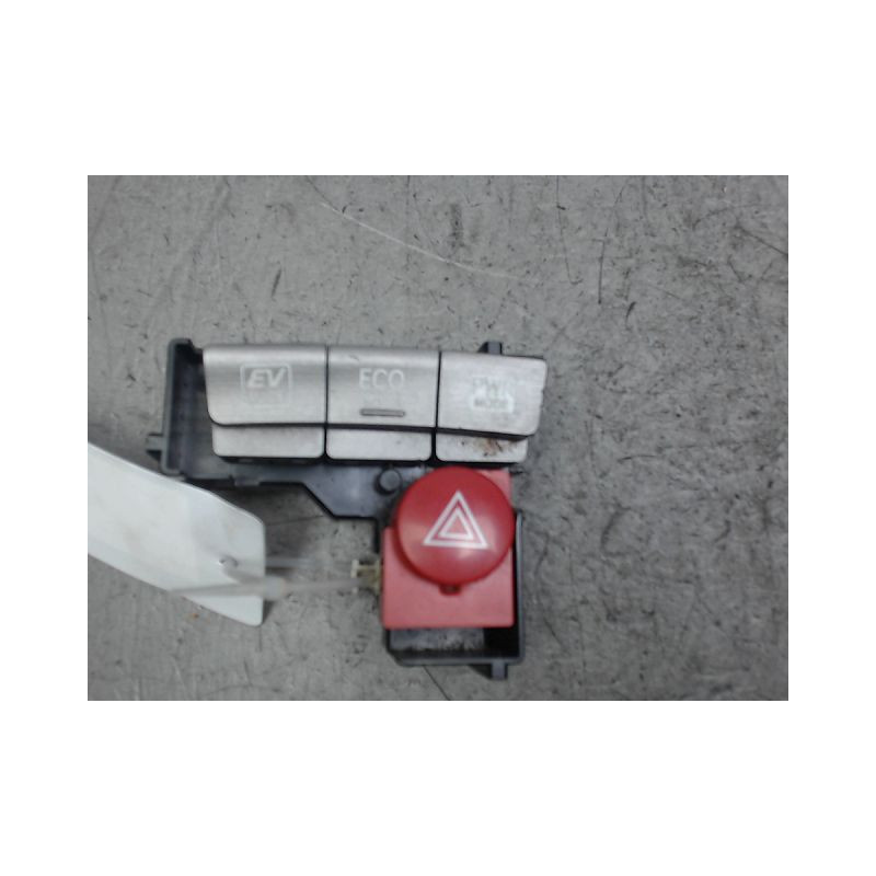 BOUTON DE WARNING TOYOTA PRIUS
