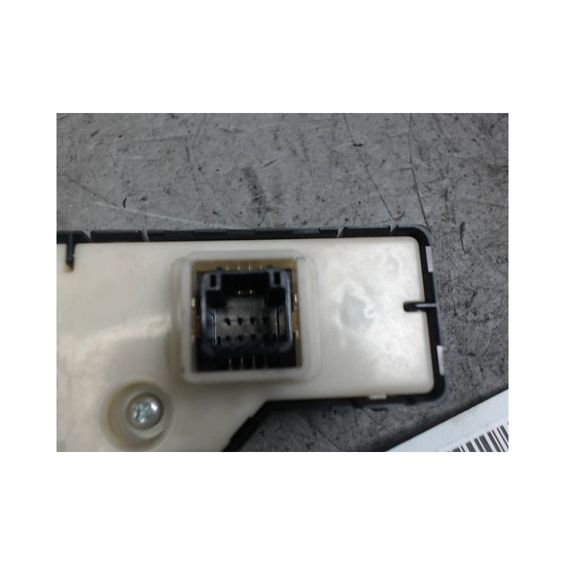 BOUTON DE WARNING TOYOTA PRIUS