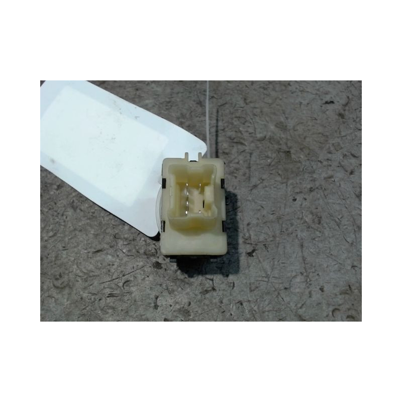 COMMANDE LEVE-GLACE PORTE AVG DACIA SANDERO 2008-
