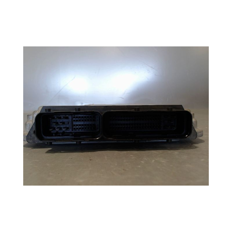 CALCULATEUR MOTEUR TOYOTA YARIS