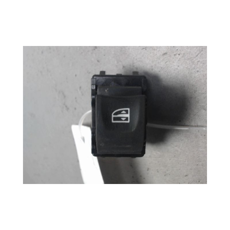 COMMANDE LEVE-GLACE PORTE AVD RENAULT MEGANE