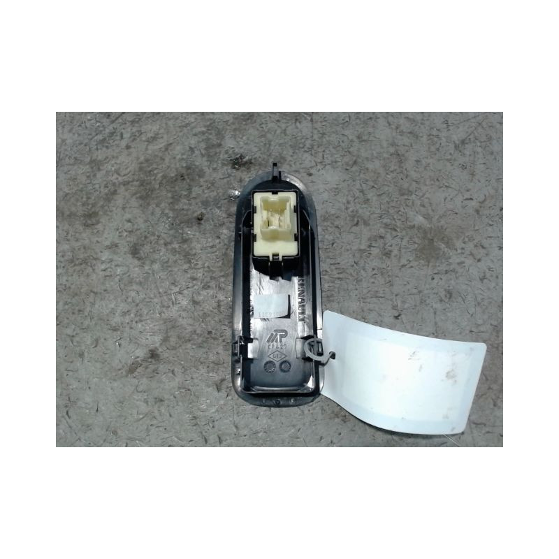 COMMANDE LEVE-GLACE PORTE AVD DACIA DUSTER 2010-