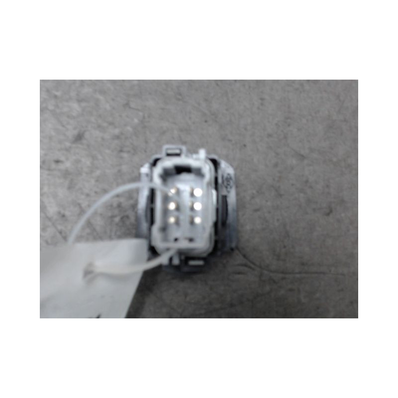 COMMANDE LEVE-GLACE PORTE AVD RENAULT VEL SATIS