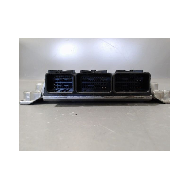 CALCULATEUR MOTEUR PEUGEOT 607