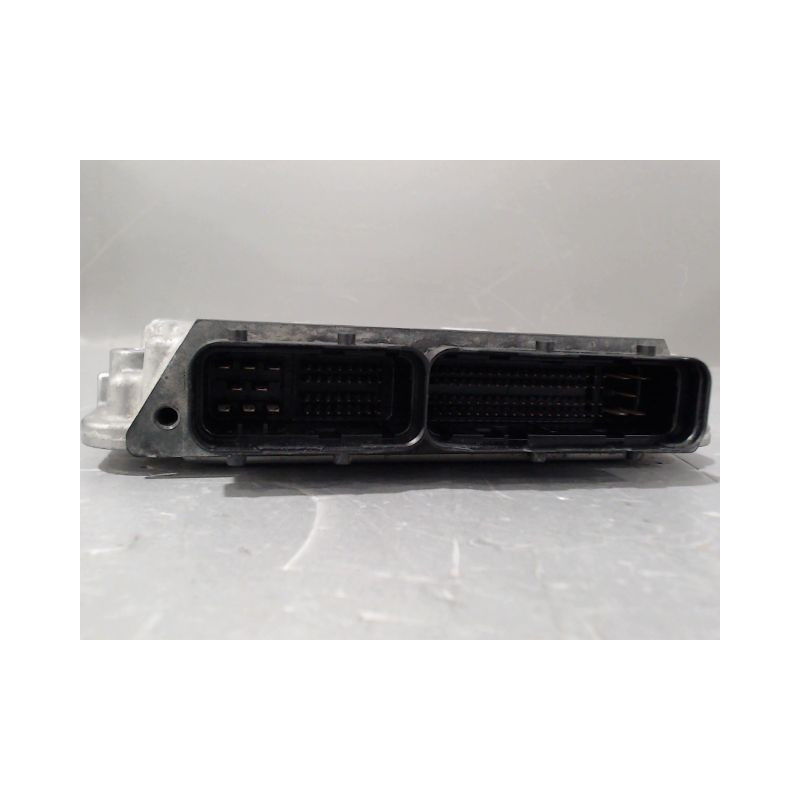 CALCULATEUR MOTEUR TOYOTA YARIS