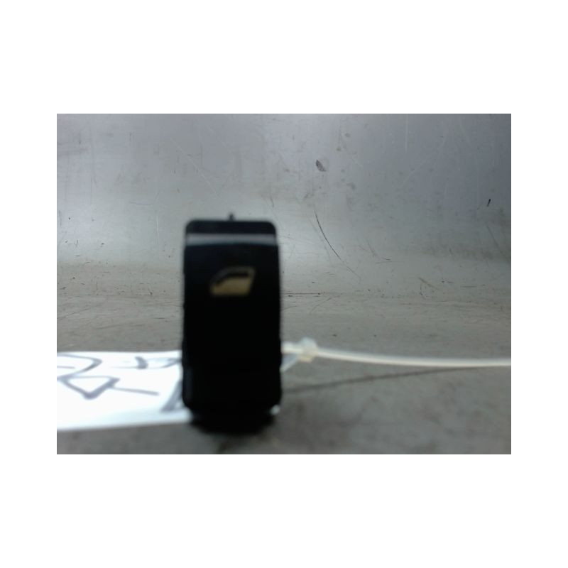 COMMANDE LEVE-GLACE PORTE AVD CITROEN C6