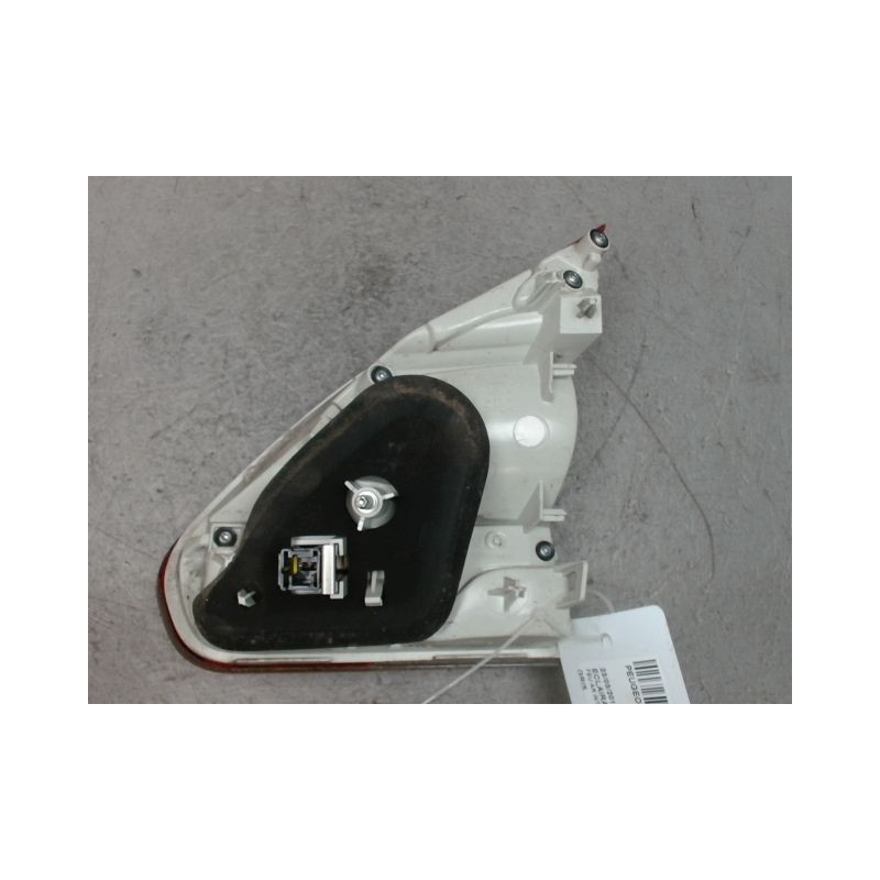 FEU ARRIERE INTERIEUR GAUCHE PEUGEOT 2008