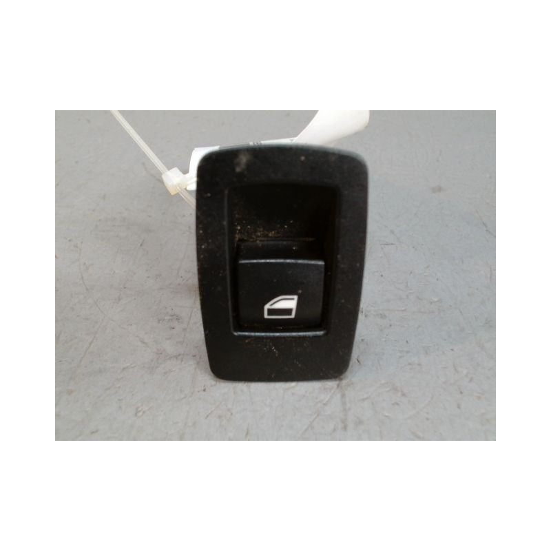 COMMANDE LEVE-GLACE PORTE ARG B.M.W. SERIE 1