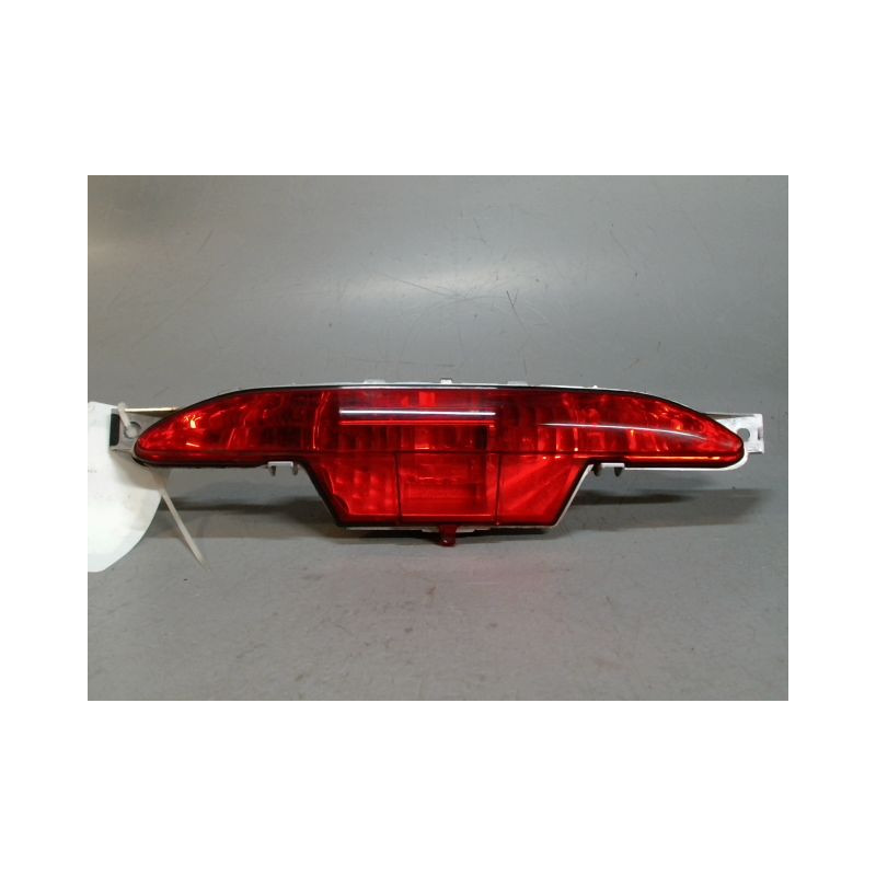 FEU BROUILLARD CENTRAL ARRIERE PEUGEOT 208
