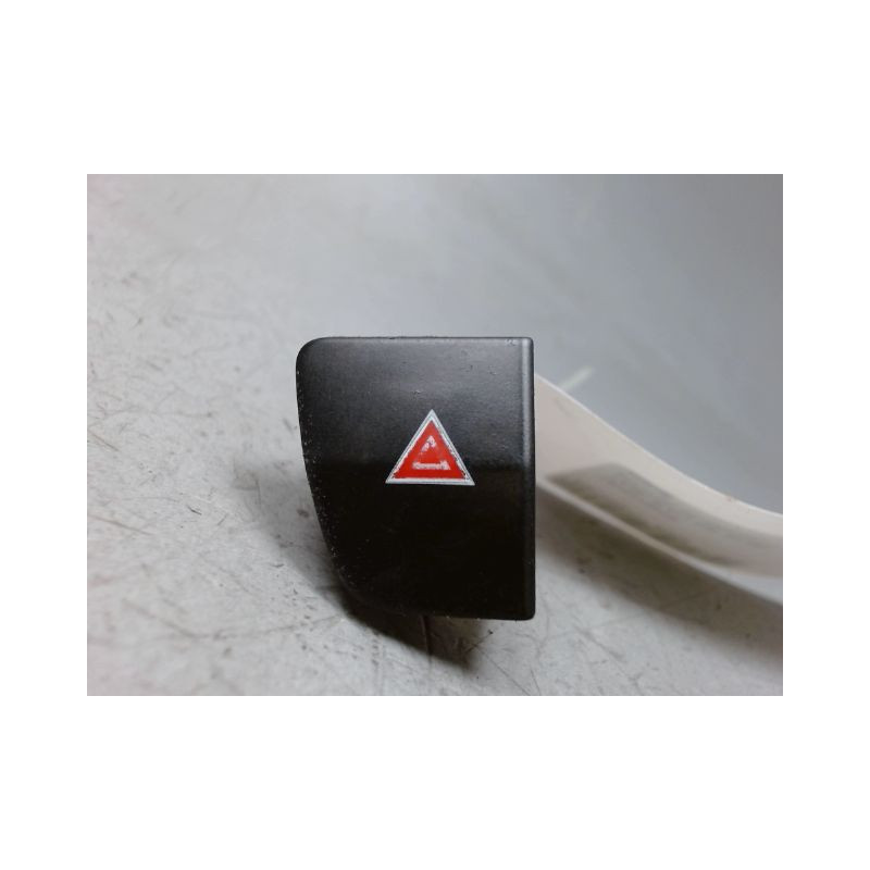 BOUTON DE WARNING PEUGEOT 5008